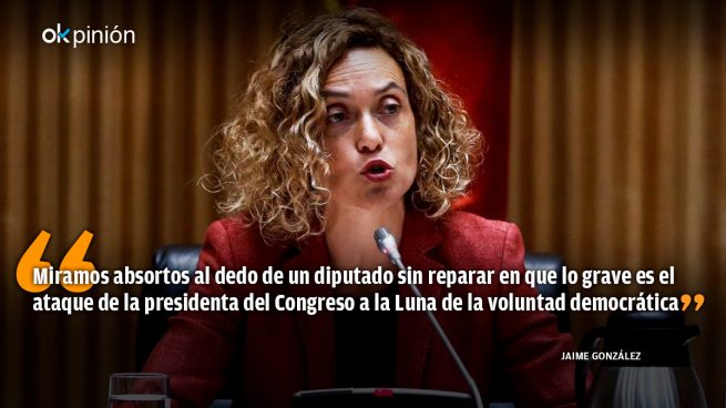 El dedo (del diputado Alberto Casero) y la Luna