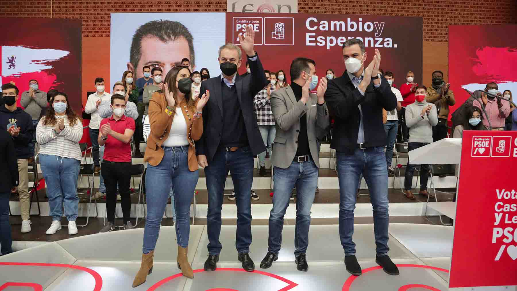 Pedro Sánchez, José Luis Rodríguez y Luis Tudanca en un mitin del PSOE.