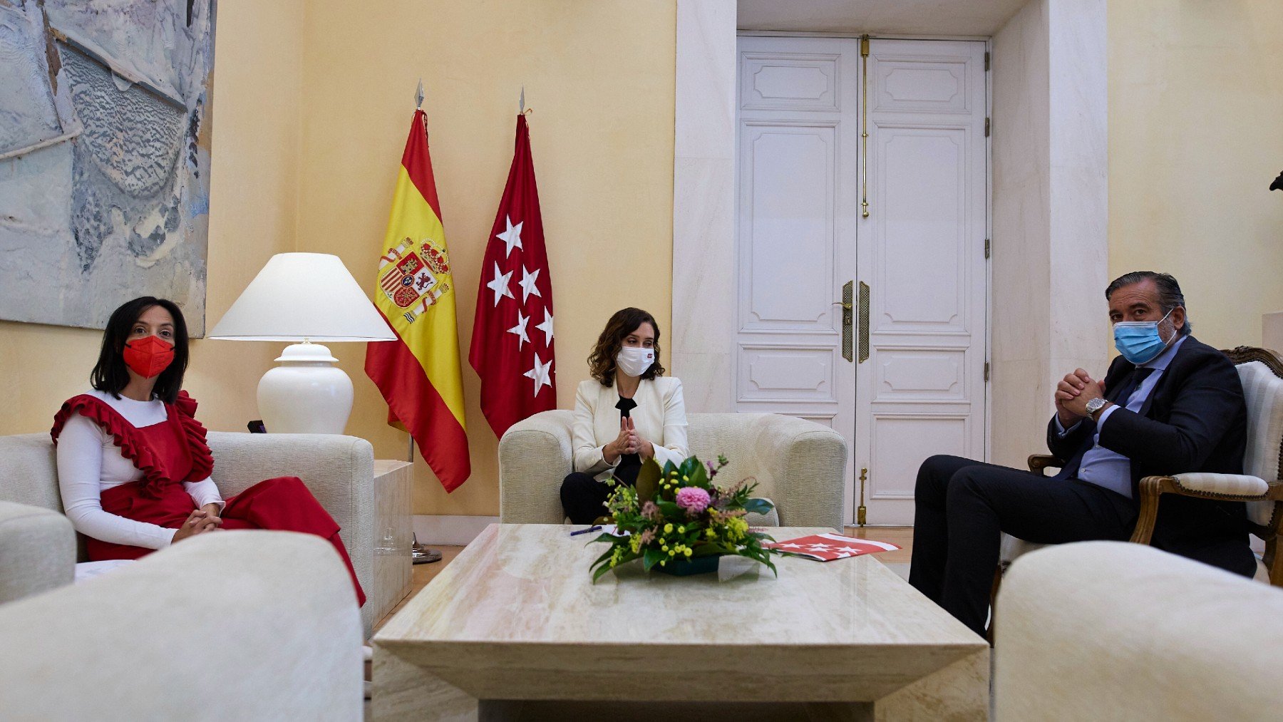 Mercedes González, Isabel Díaz Ayuso y Enrique López. (Foto: Europa Press)