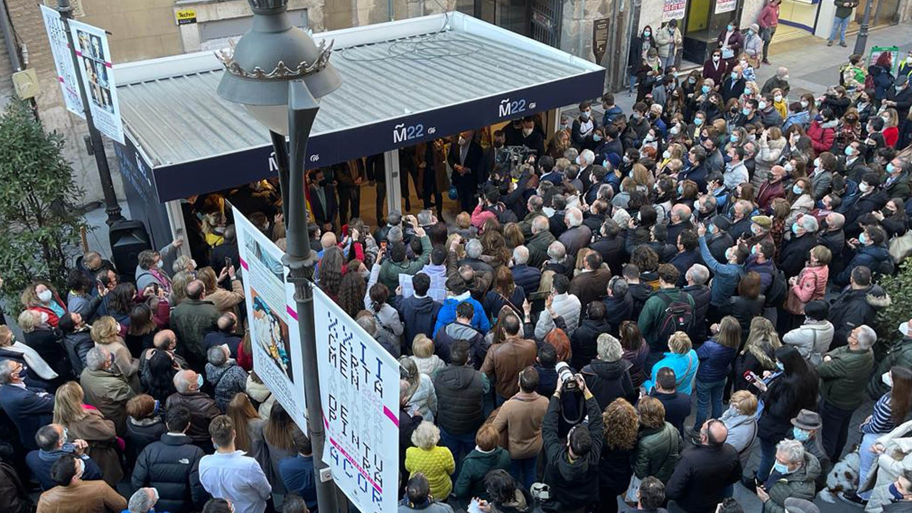 Isabel Díaz Ayuso recibida por una multitud en Valladolid.