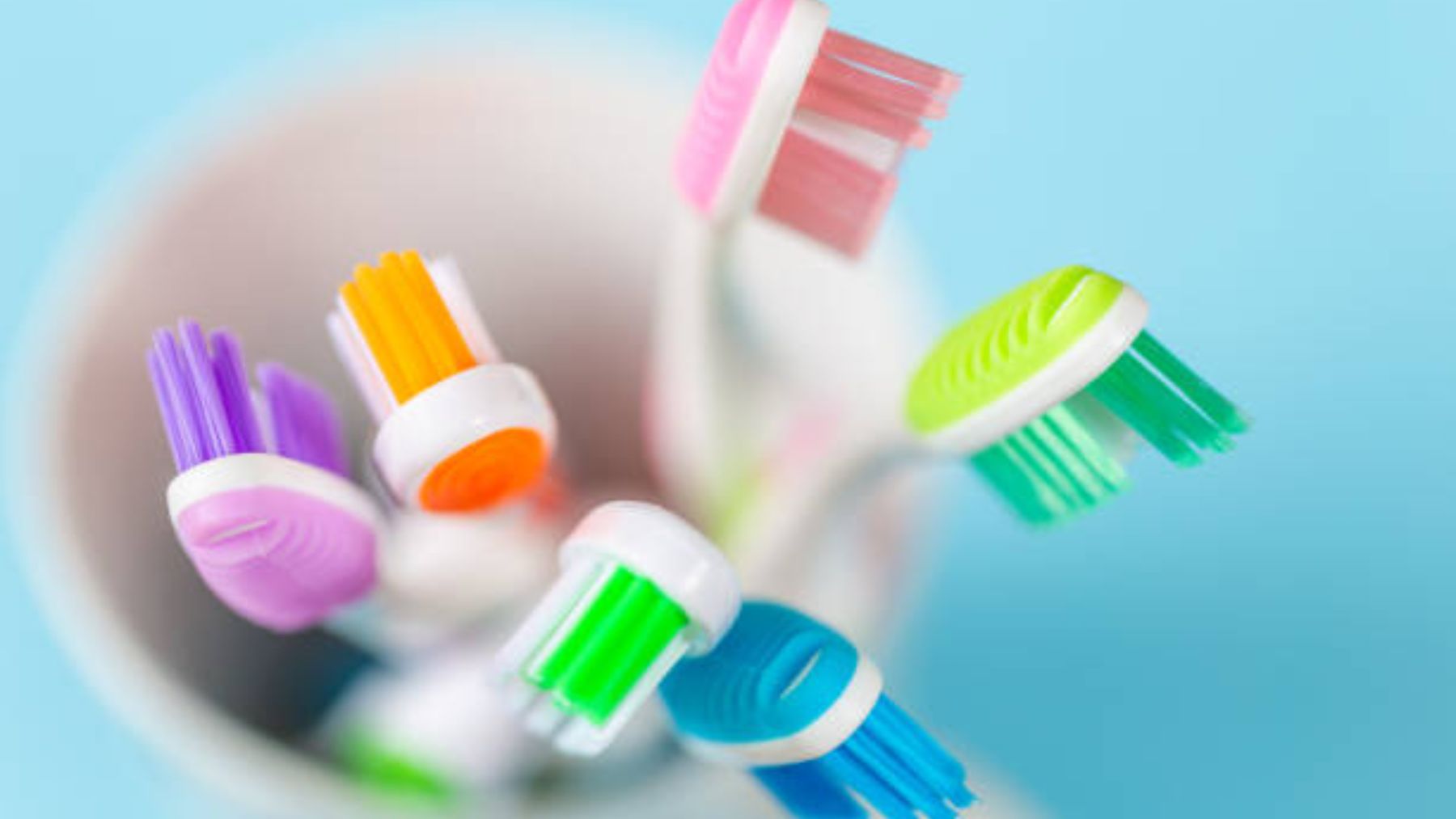 Lo que puede ocurrir si usas tu cepillo de dientes más allá del tiempo asignado