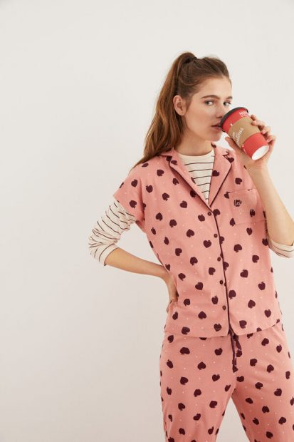 Women Secret apuesta por San Valentín y rebaja más de 20 euros todos sus pijamas