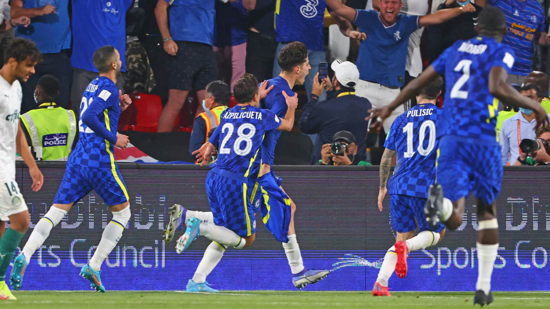 Los jugadores del Chelsea celebran el gol de la victoria en el Mundialito (AFP).