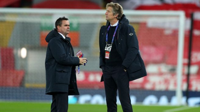 Marc Overmars y Edwin Van der Sar, antes de un partido del Ajax en la Champions League la pasada temporada