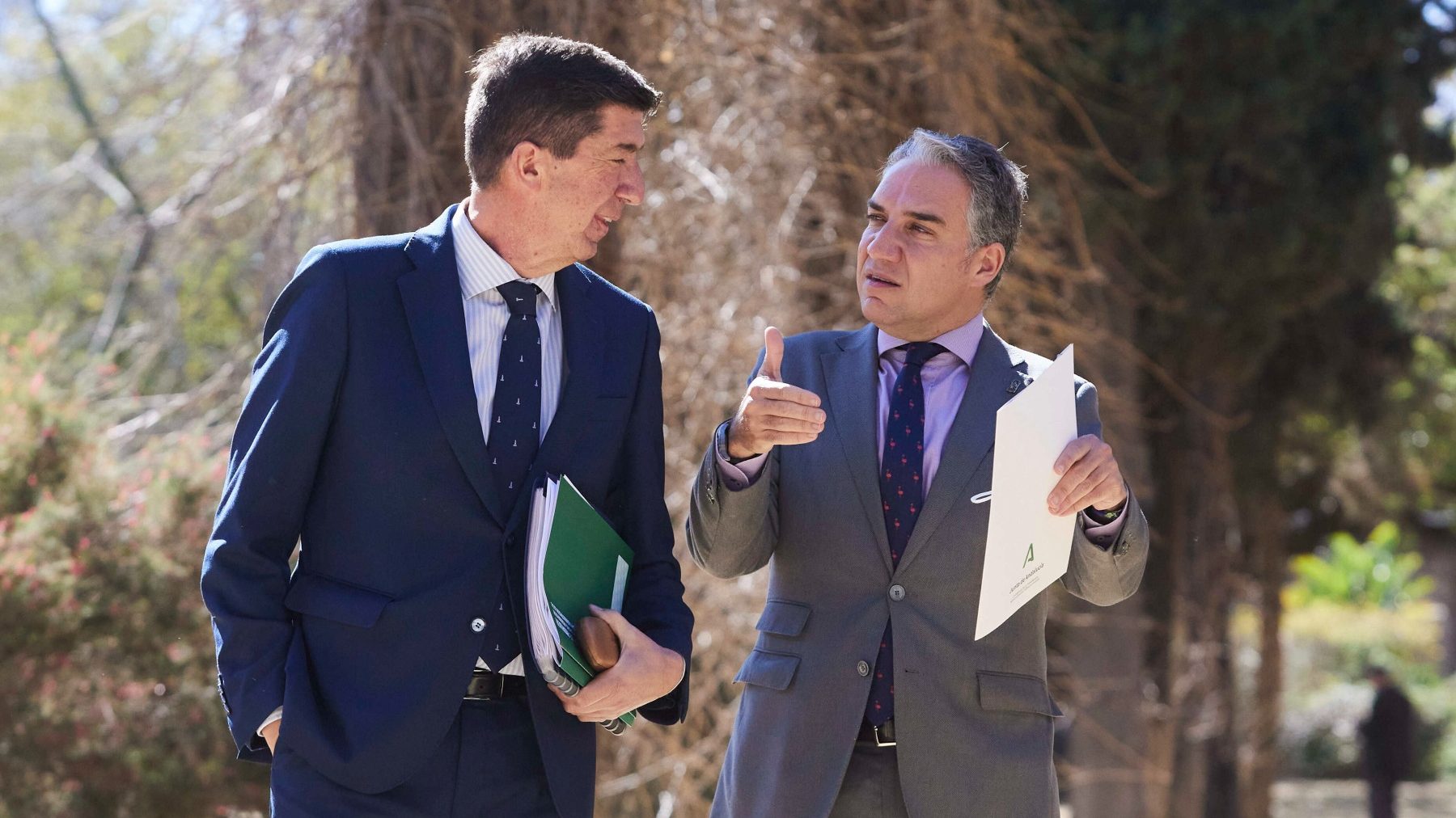 El vicepresidente de la Junta, Juan Marín (i), junto al consejero de Presidencia, Elías Bendodo (JOAQUÍN CORCHERO / EUROPA PRESS).