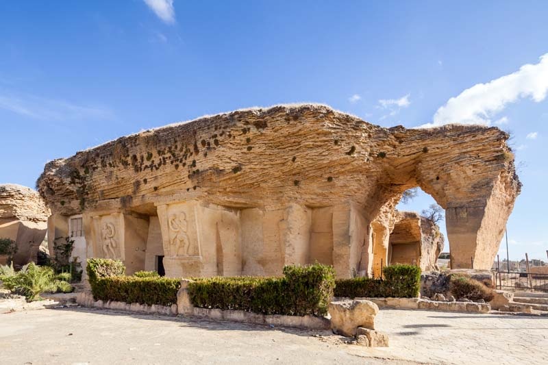 El pueblo de Sevilla que te hará sentir que estás en Petra