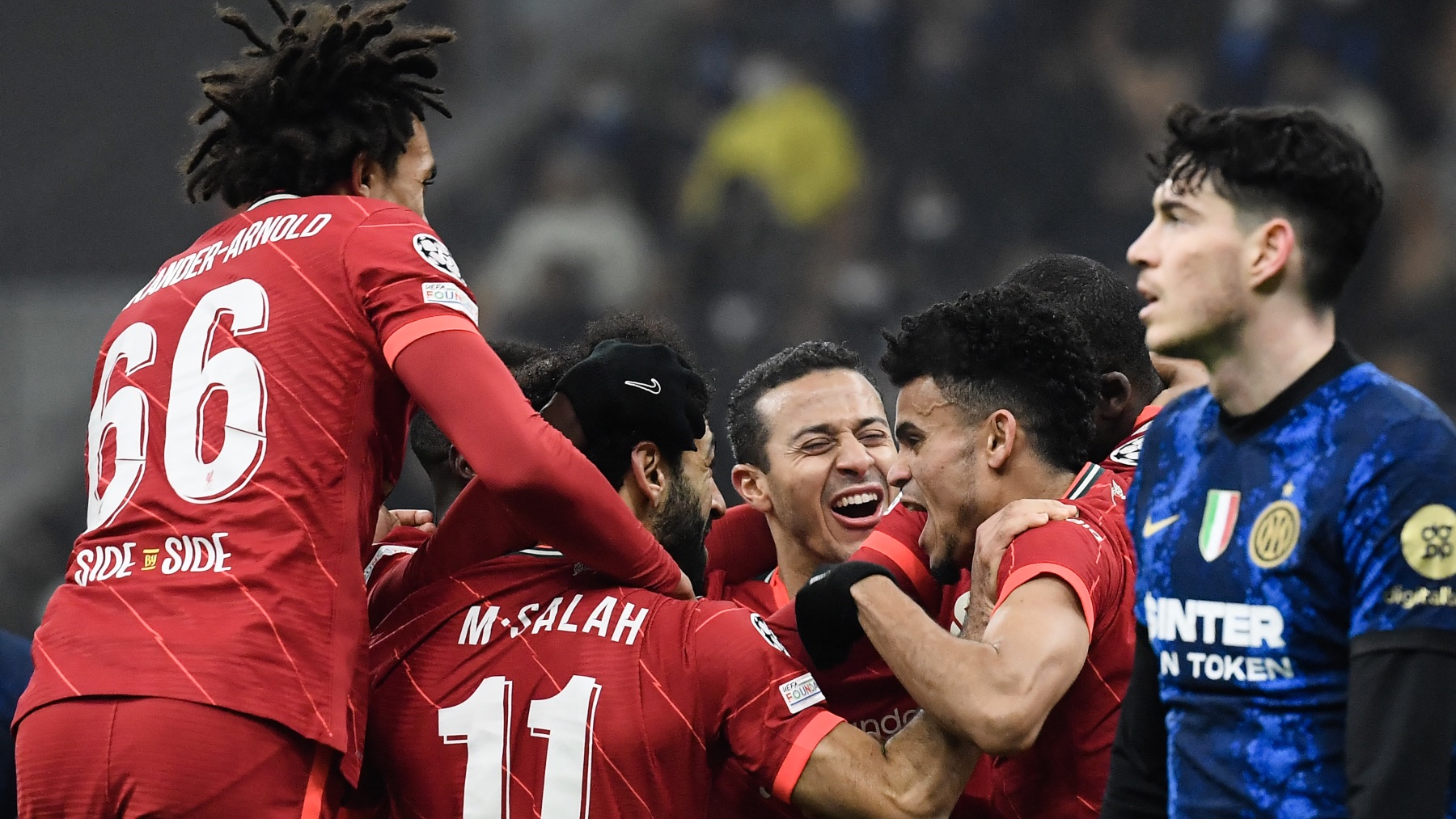 El Liverpool celebra el 0-2 de Salah ante el Inter de Milán. (AFP)