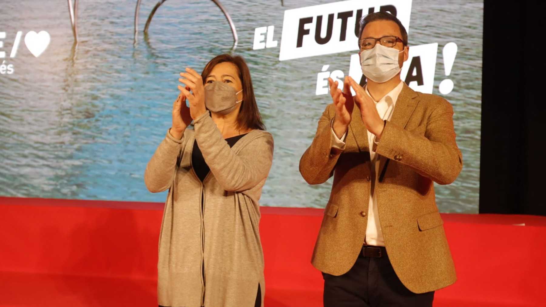 La secretaria general del PSOE balear, Francina Armengol y el alcalde y número uno de los socialistas de Palma, José Hila.