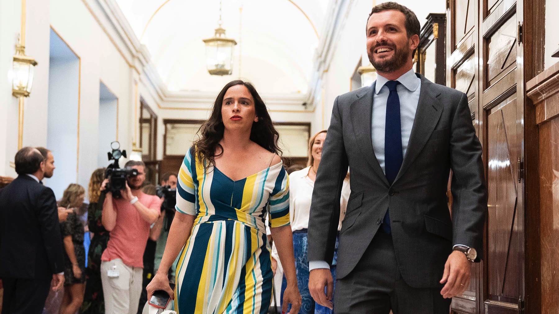 Belén Hoyo y Pablo Casado, en el Congreso de los Diputados. (Foto: PP)