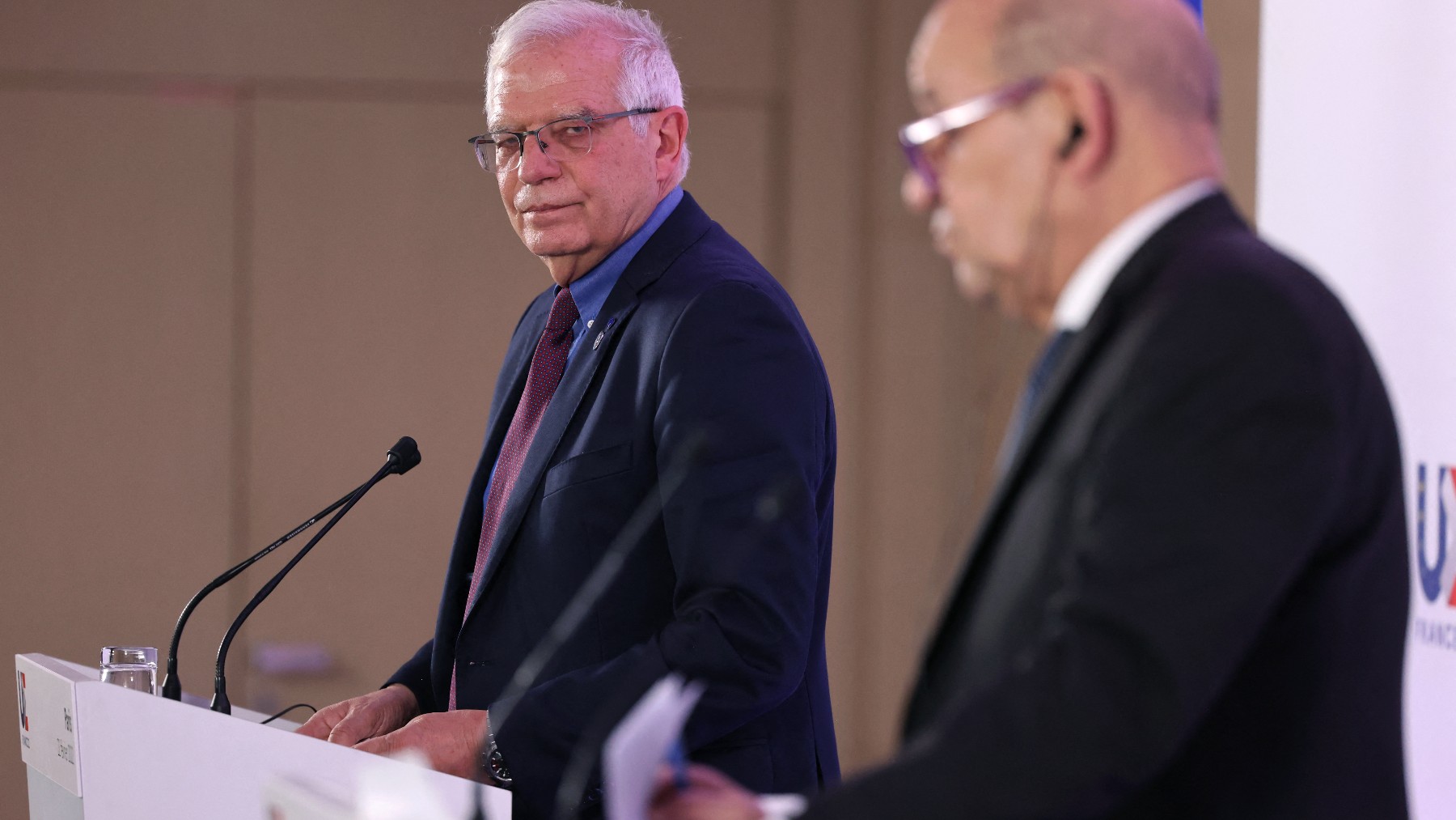 Josep Borrell y Jean-Yves Le Drian hablan de las sanciones de la UE a Rusia.