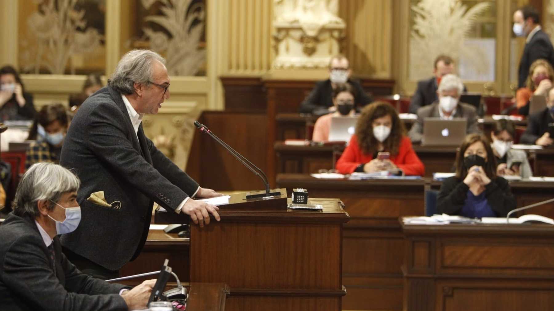 El conseller de Educación, Martí March, durante el debate de la Ley de Educación. – ISAAC BUJ – EUROPA PRESS