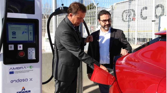 Endesa X y Andamur estrenan su primer hub de cargadores ultrarrápidos de 350 kW en La Junquera