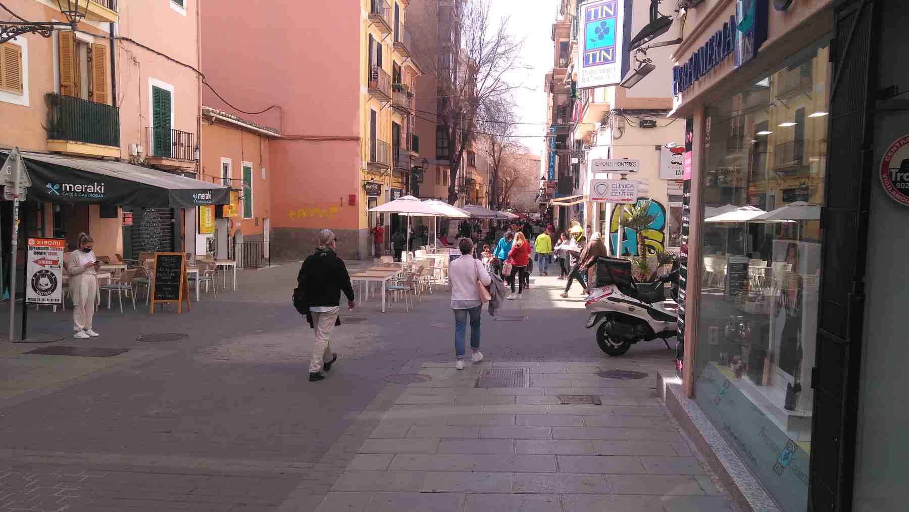 Imagen de la céntrica y comercial calle Olmos de Palma.