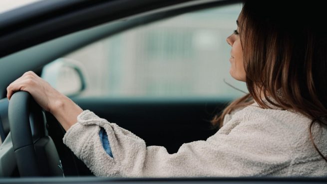 Estos son los puntos que perderás si conduces con el móvil en la mano con la nueva Ley de Tráfico de la DGT