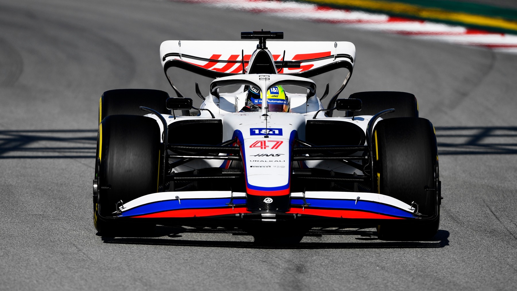 Coche del equipo Haas rodando en Barcelona. (Getty)