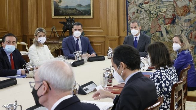 Pedro Sánchez, minutos antes de su comparecencia, en la reunión del Consejo de Seguridad Nacional que ha presidido Felipe Vl.