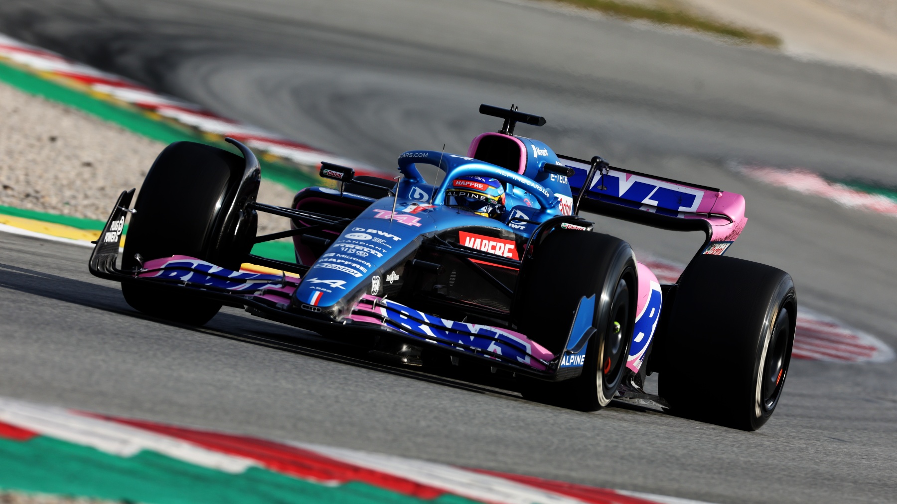 Fernando Alonso rodando en Montmeló. (Getty)