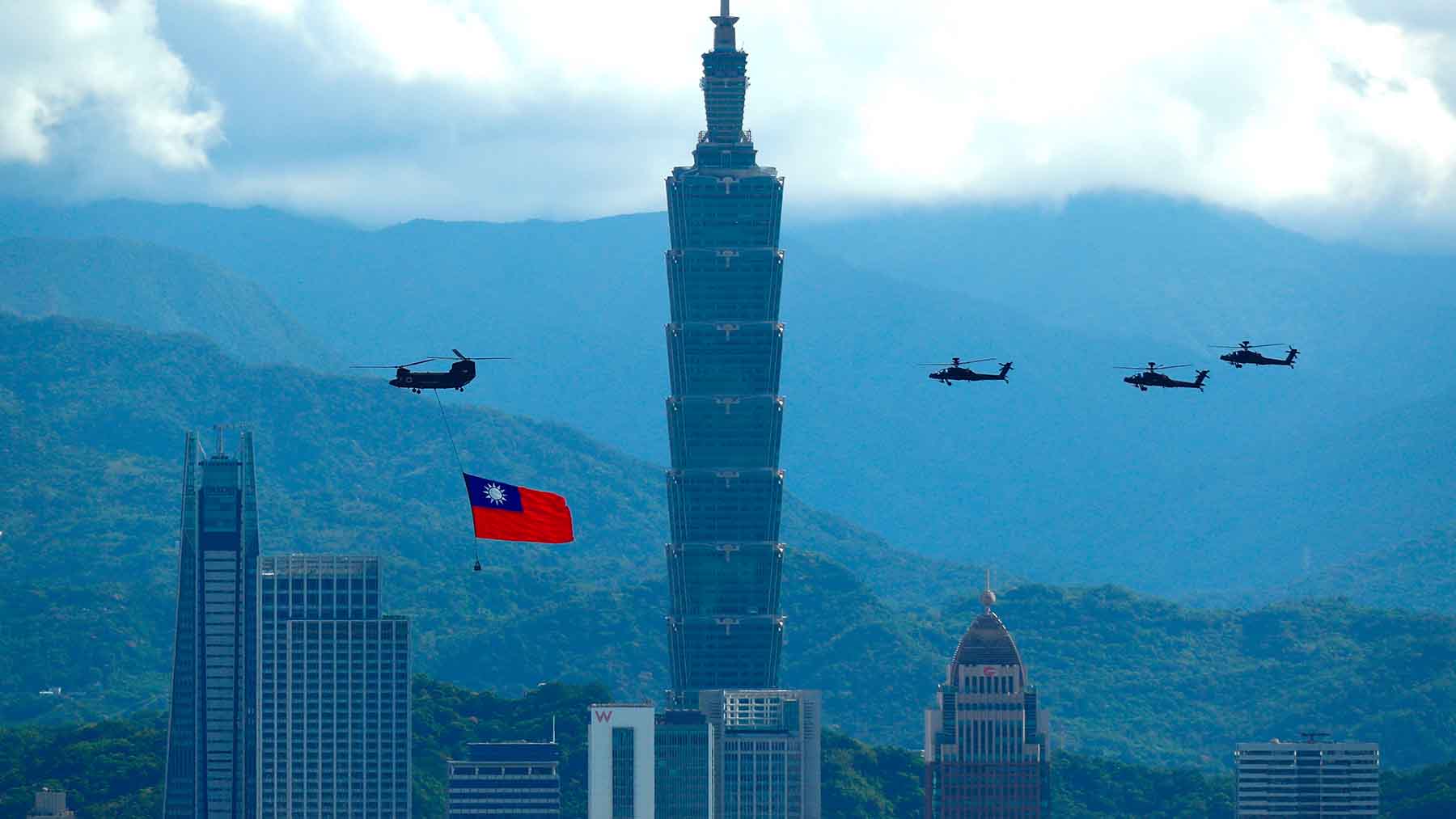Helicópteros militares con banderas de Taiwán