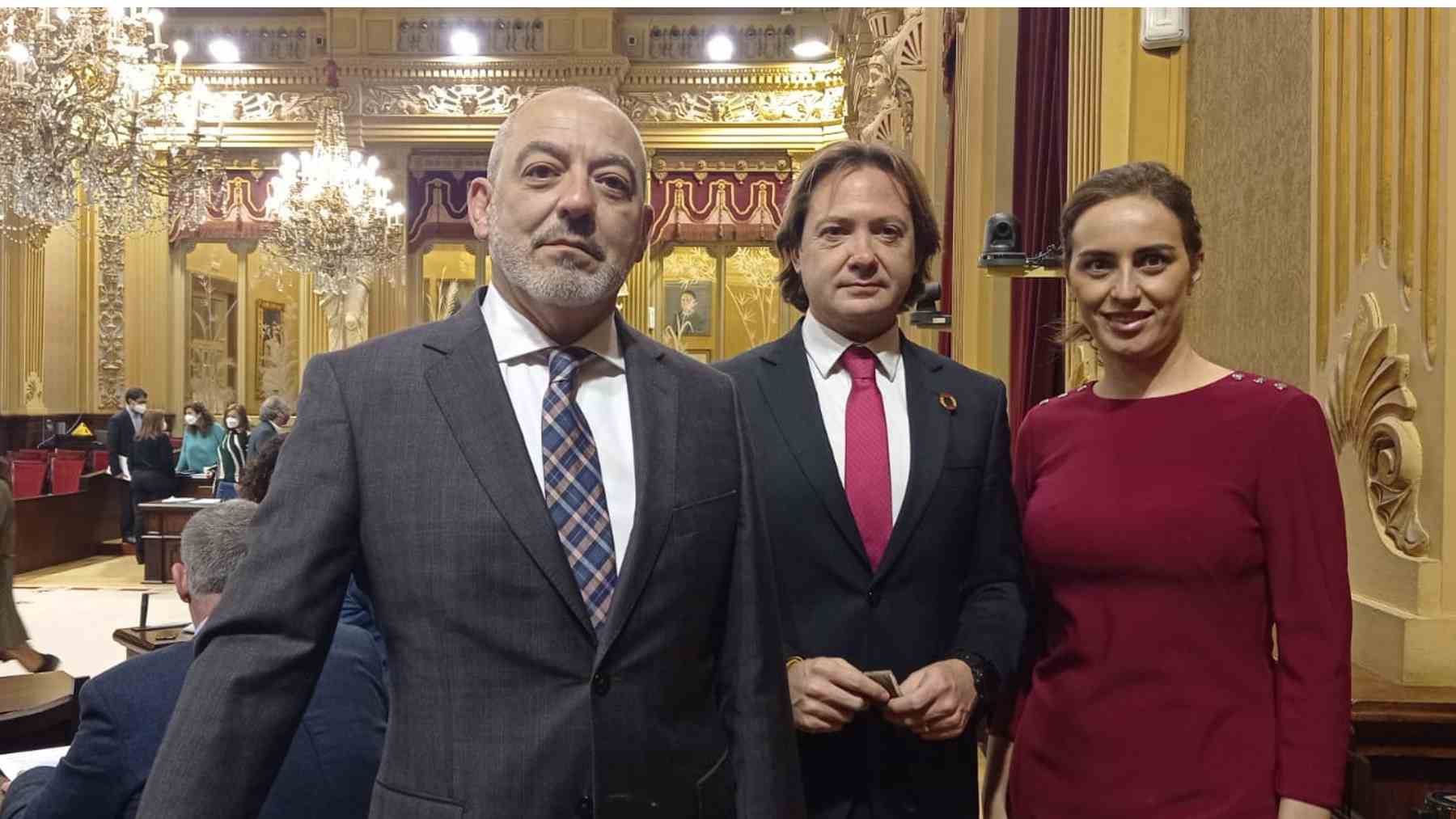 Los diputados de Vox en el Parlament balear, Sergio Rodríguez, Jorge Campos e Idoia Ribas.