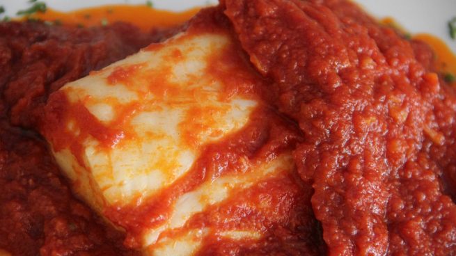 bacalao encebollado con tomate