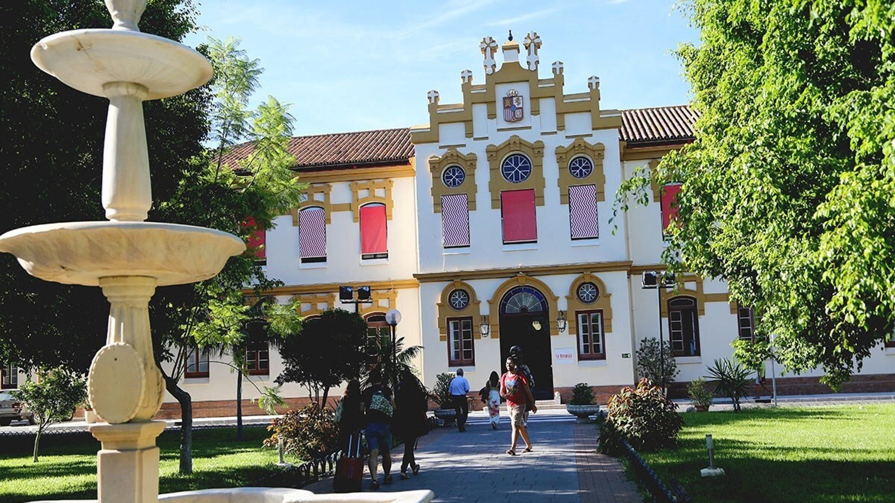 Fachada de La Térmica de Málaga (IU MÁLAGA)).