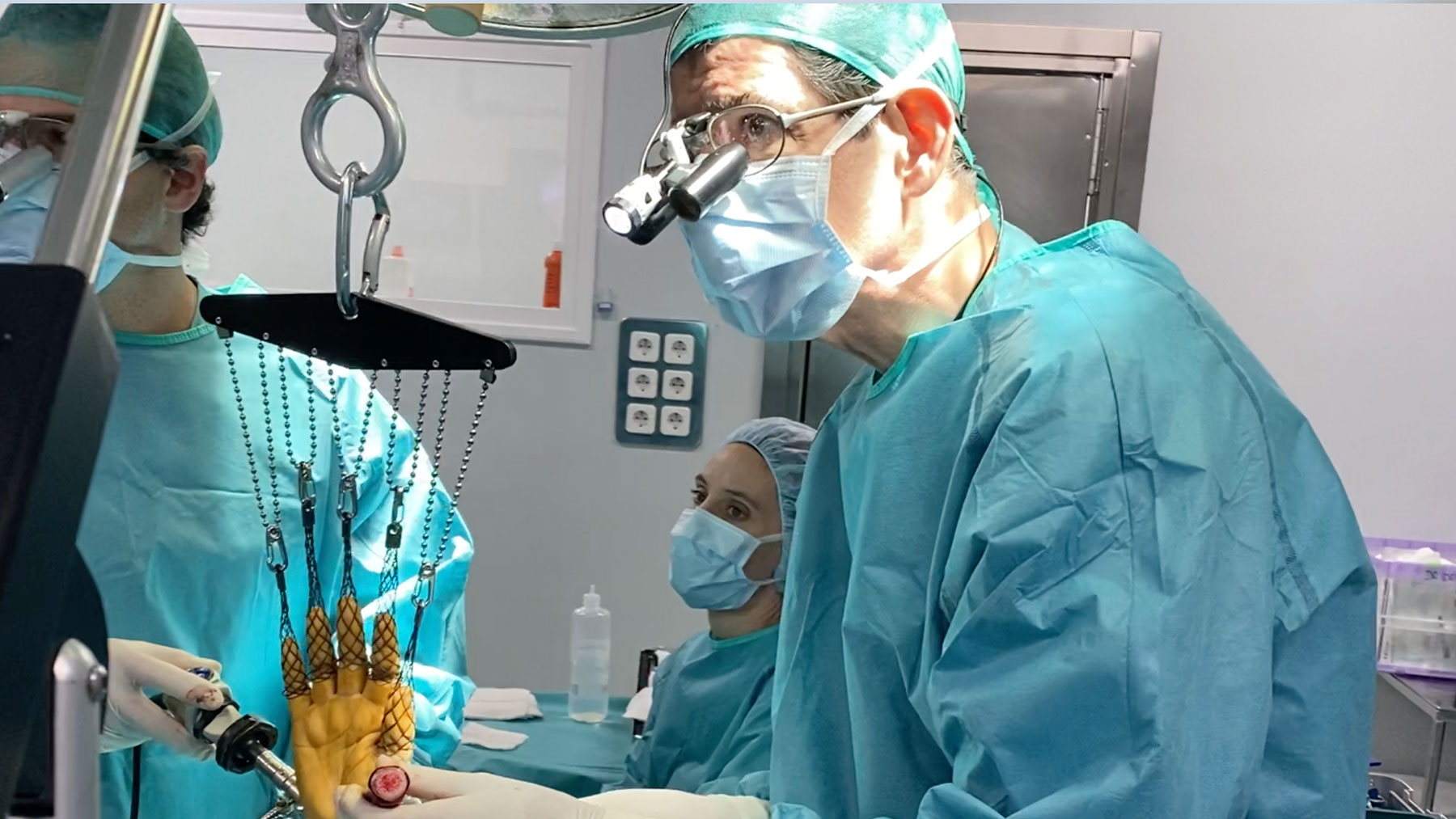 El Dr.Piñal está considerado como uno de los mejores cirujanos de la mano del mundo.