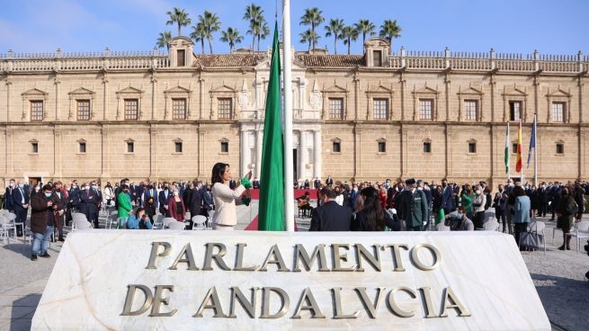 El Parlamento de Andalucía celebra el 28F con la vista puesta en las elecciones y mensajes a Ucrania
