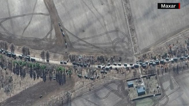 Satélites de EEUU e Israel monitorizan las tropas de Putin para informar a Ucrania de su posición Convoy-ruso-2-maxar-tecnologies-655x368