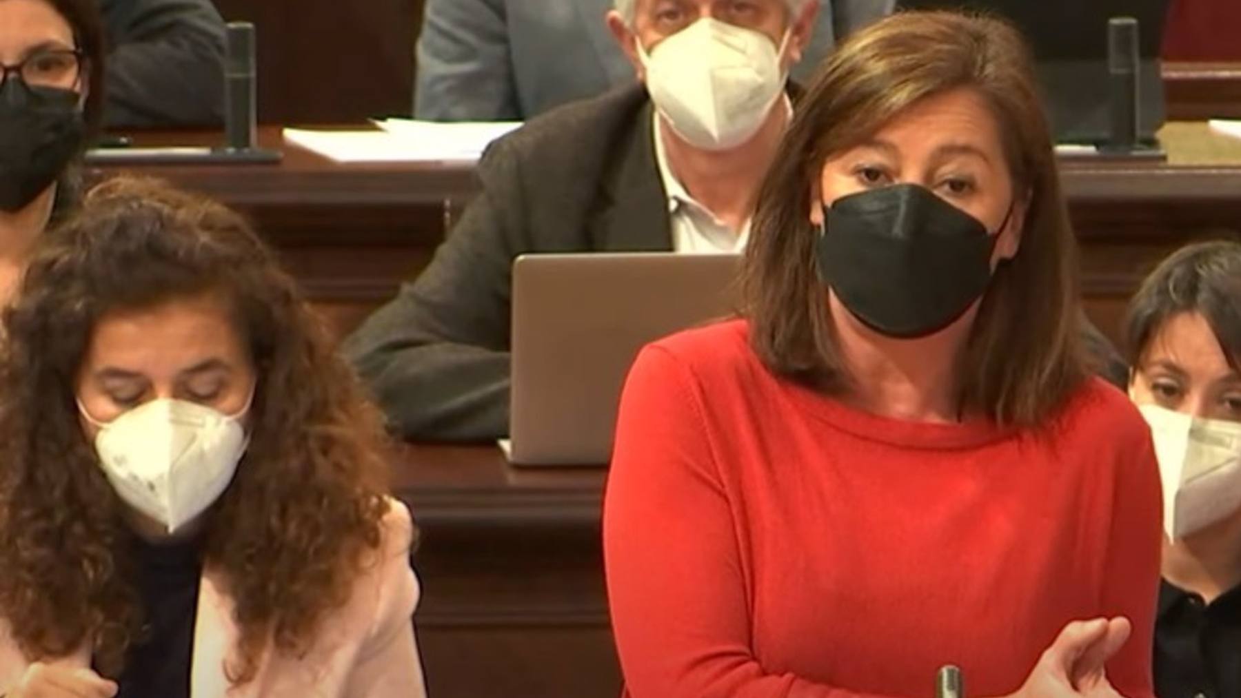 La presidenta del Govern, Francina Armengol, en el pleno del Parlament. – EUROPA PRESS