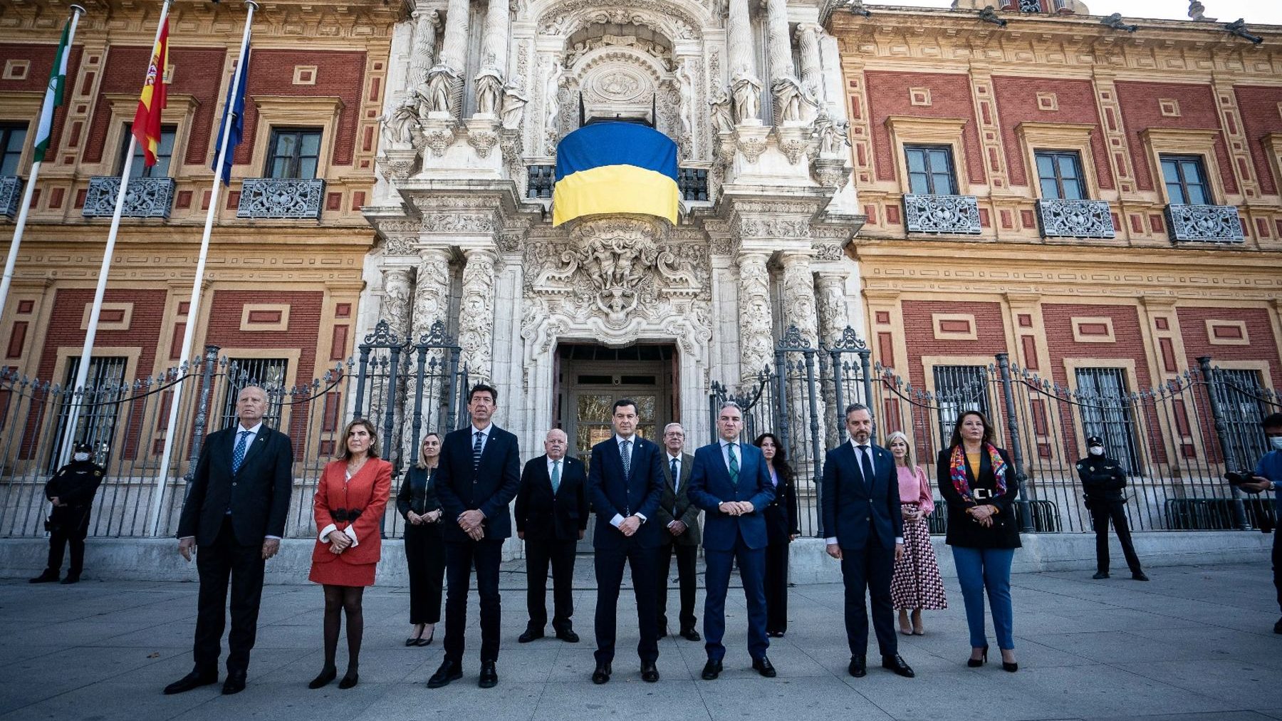 Juanma Moreno y el resto de miembros del Consejo de Gobierno, en San Telmo (EDUARDO BRIONES / EUROPA PRESS).