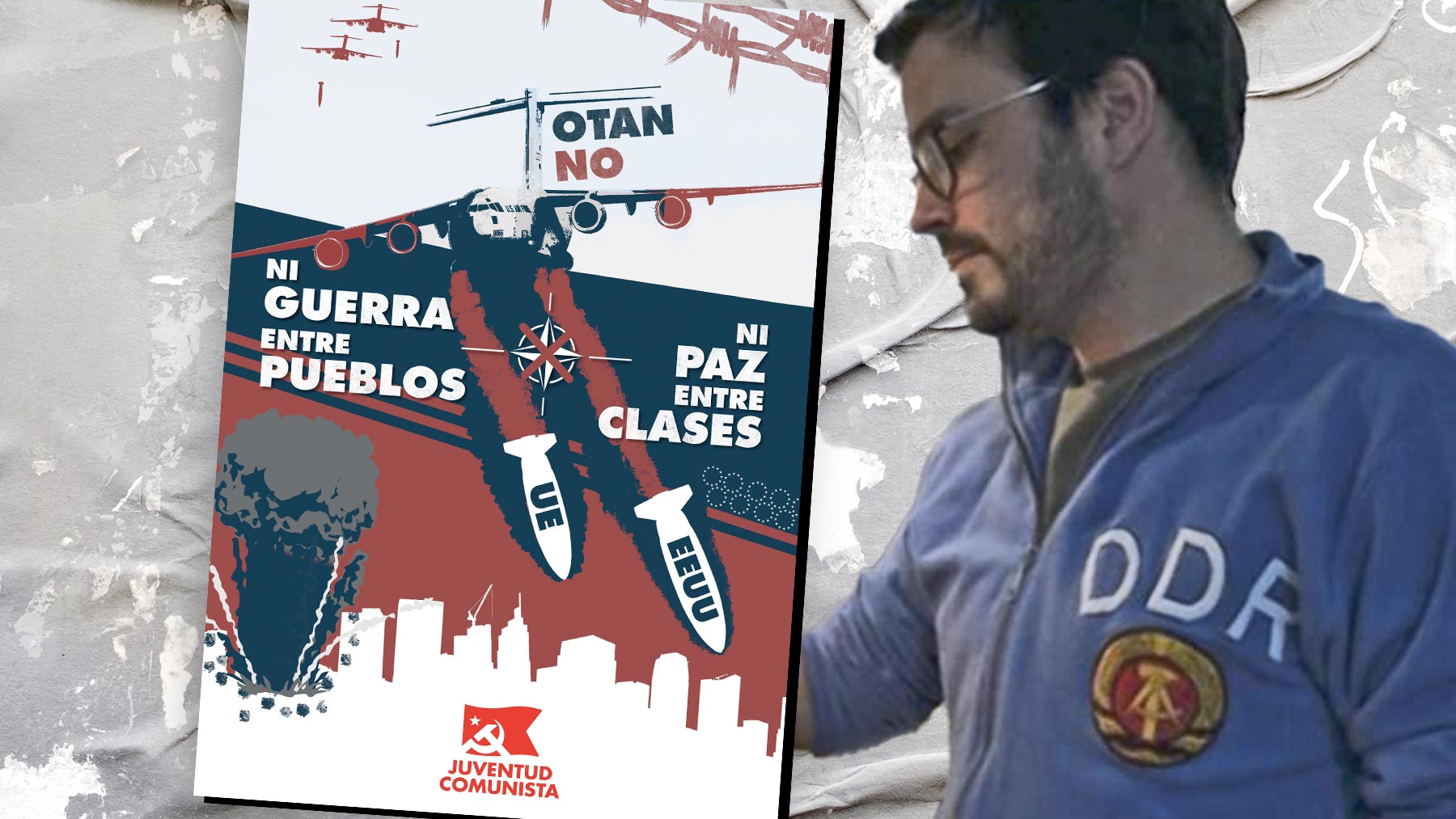 Alberto Garzón y el cartel de las juventudes comunistas.