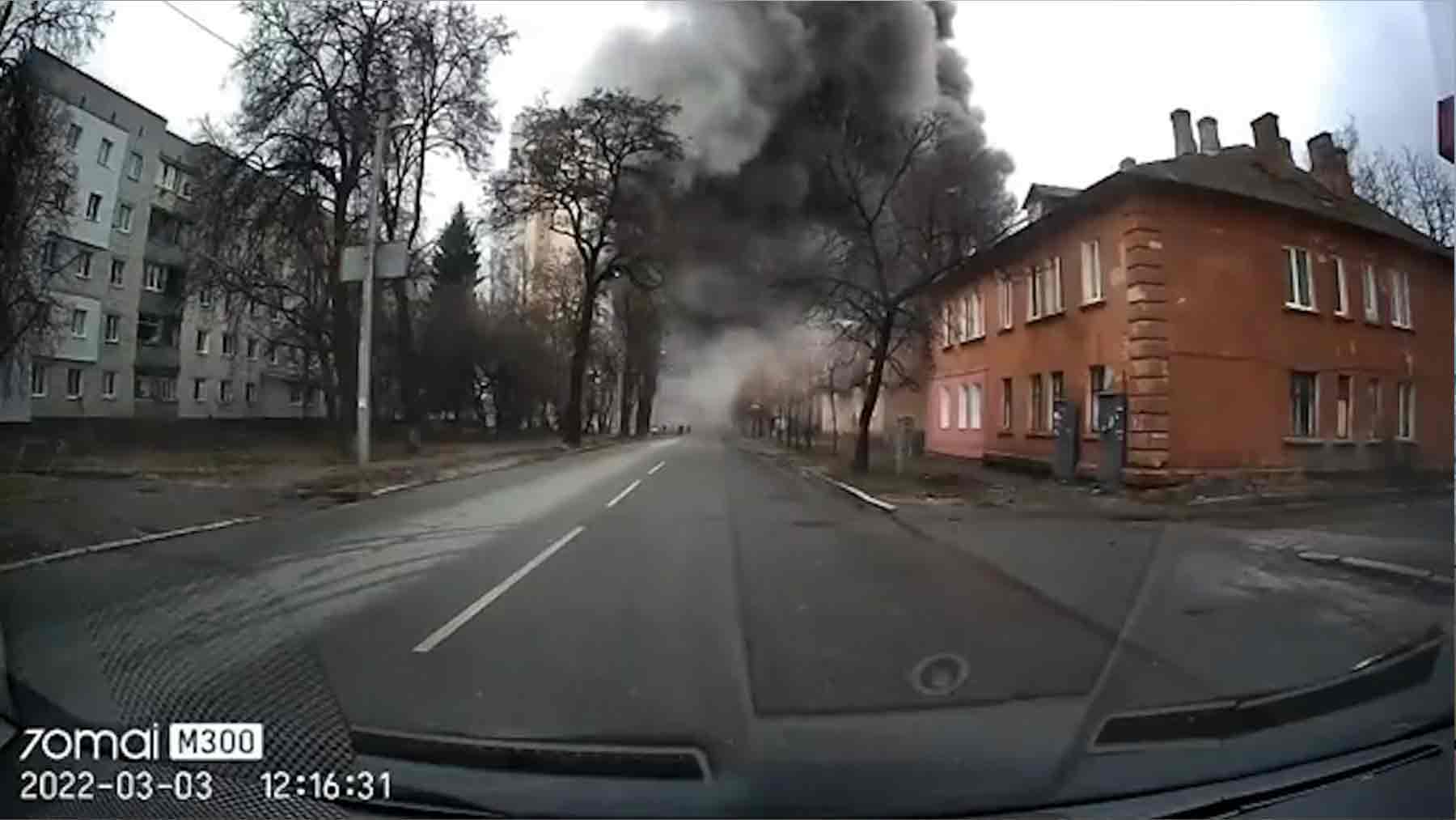 Horror en la histórica ciudad de Chernígov: feroz bombardeo ruso sobre edificios residenciales