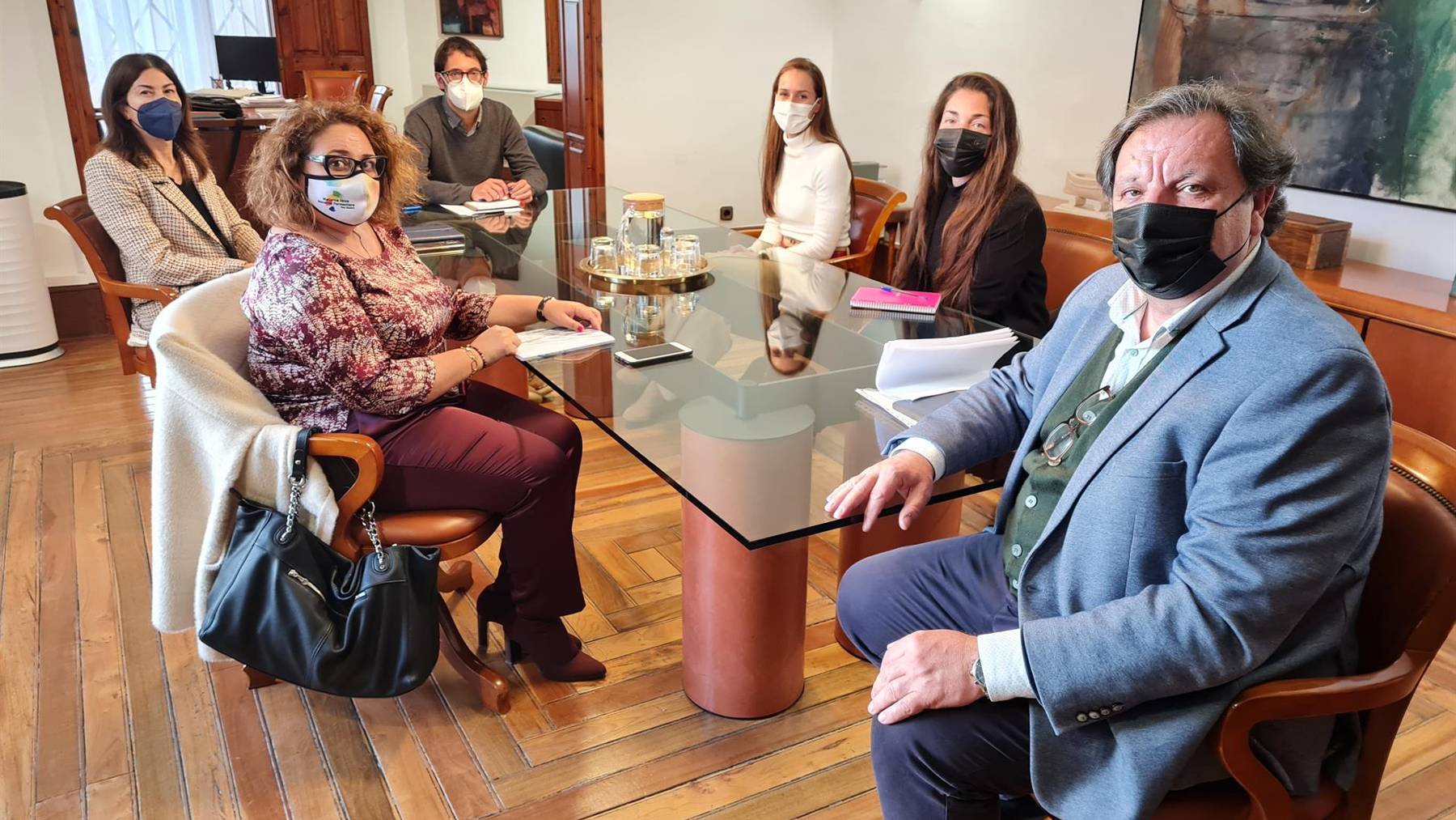 Reunión entre la Conselleria de Turismo, los hoteleros y las agencias de viaje.