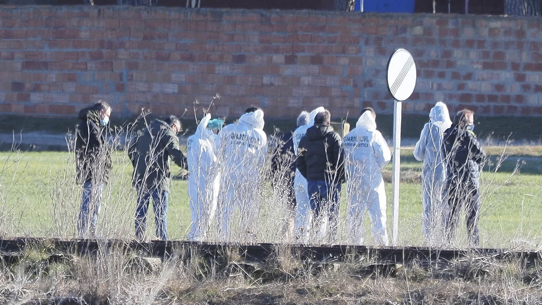 Agentes de la Guardia Civil en el lugar donde se encontró el cadáver de Esther López.