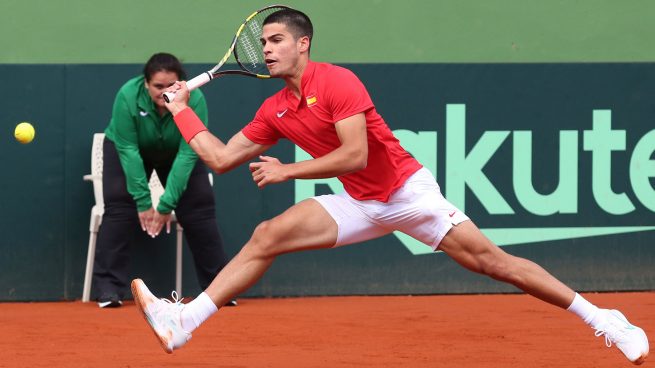 Alcaraz brilla en su debut en la Davis y deja a Rumanía al borde del K.O.