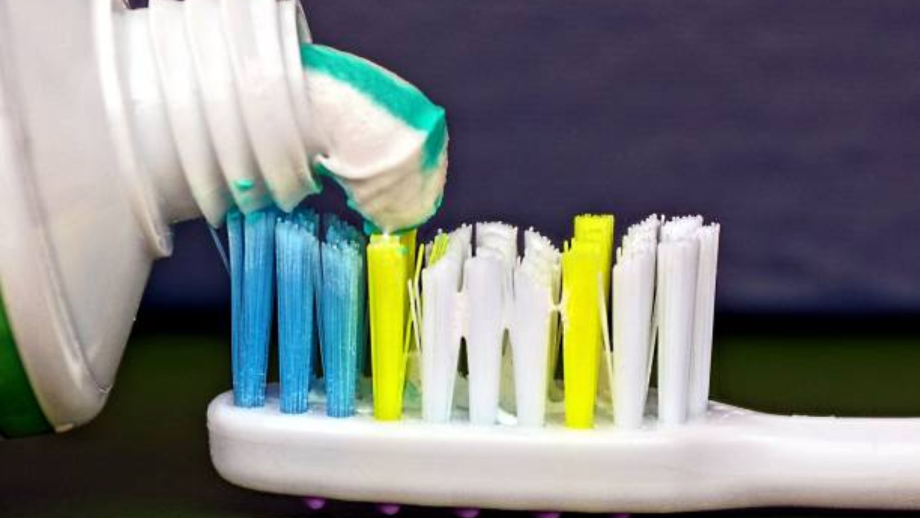 Descubre los orígenes del cepillo de dientes y de la pasta dental