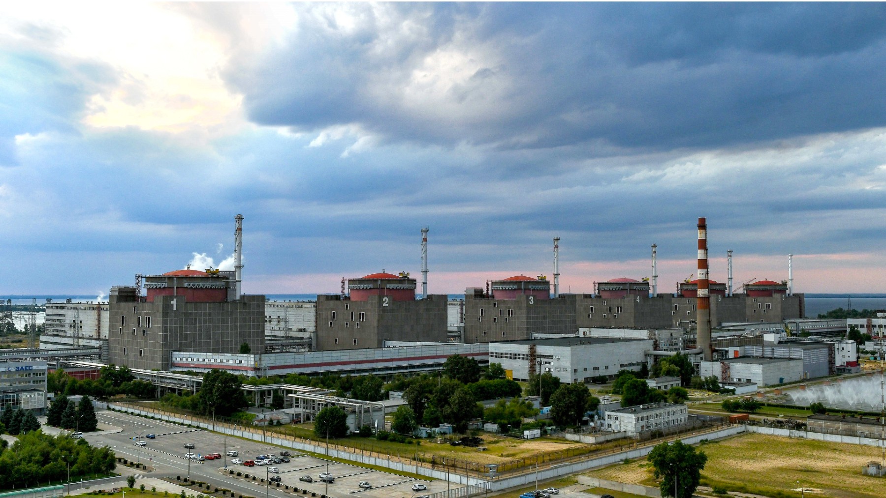 Vista general de la central nuclear de Zaporiyia, en Ucrania. (Foto: EP)