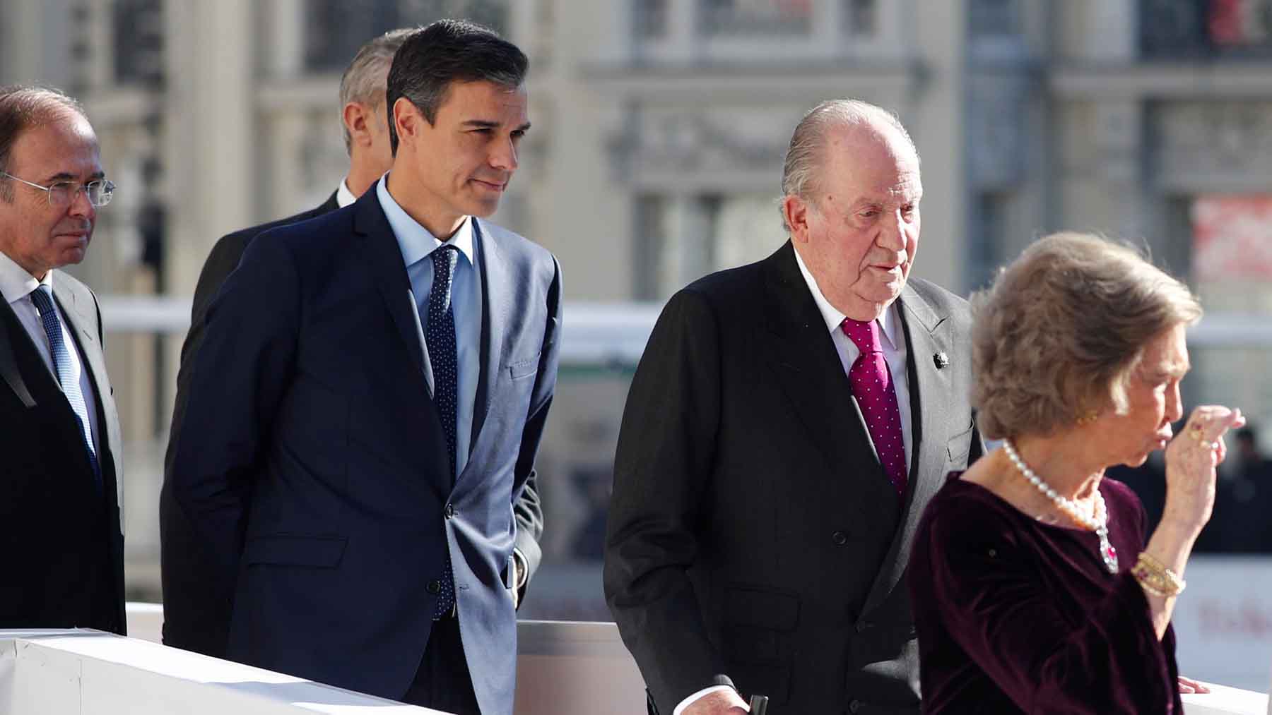 El presidente Pedro Sánchez y el Rey Juan Carlos