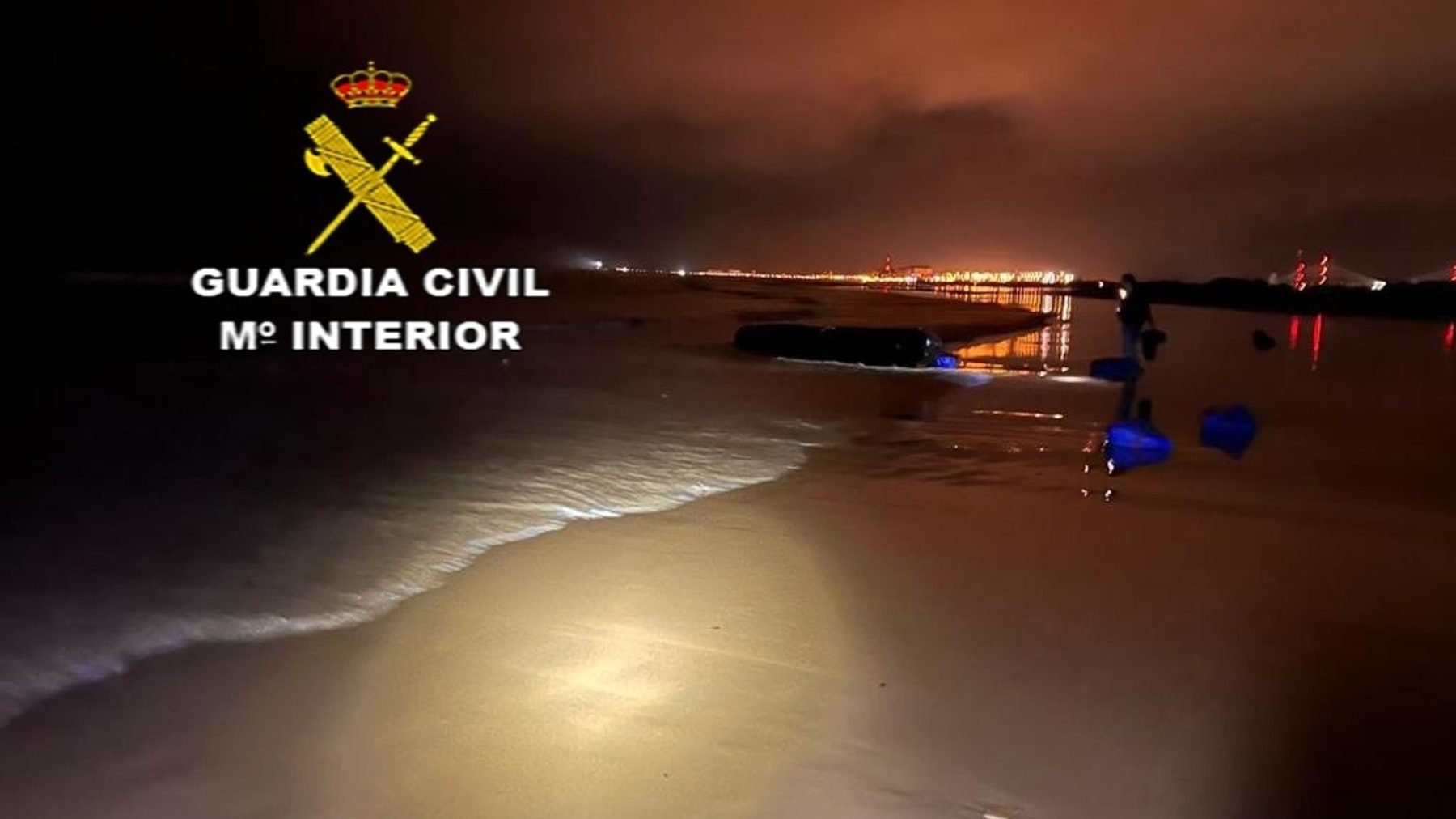 Dispositivo de la Guardia Civil para incautar un alijo de hachís en la costa andaluza (GC).