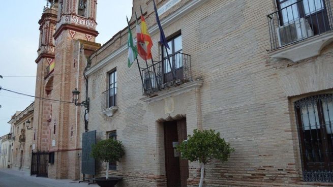 Detenidos dos vecinos de Fuente Palmera (Córdoba) por prender fuego al coche del alcalde (IU)