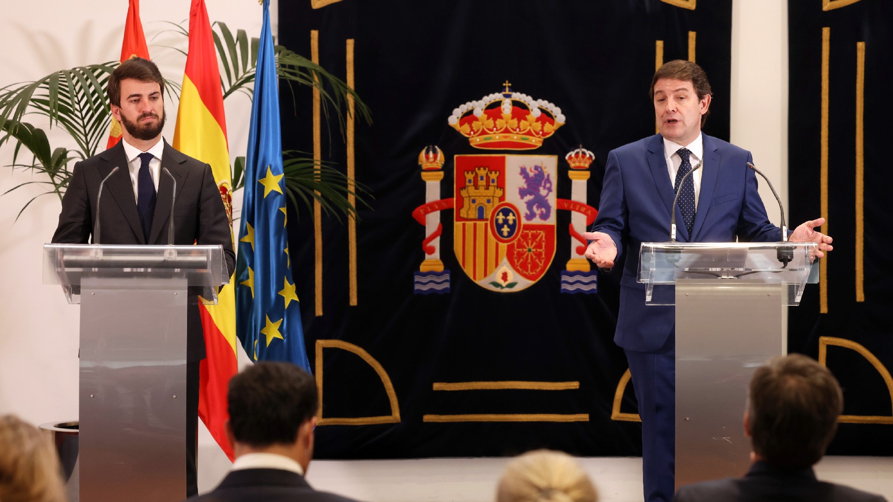 Mañueco y García-Gallardo tras su acuerdo de Gobierno. (Foto: EP)