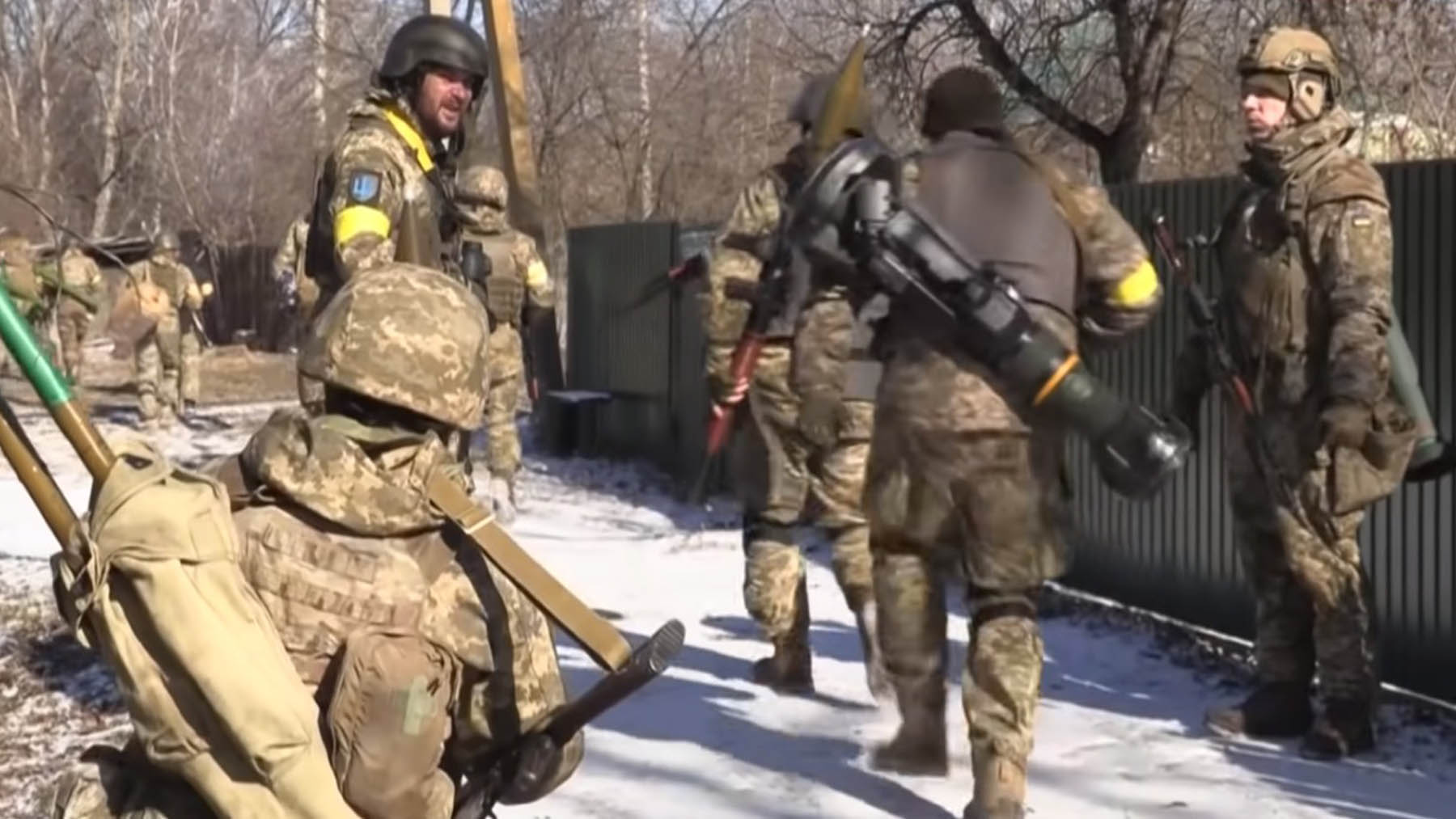 Las patrullas antitanque ucranianas ya portan los lanzacohetes españoles C-90.