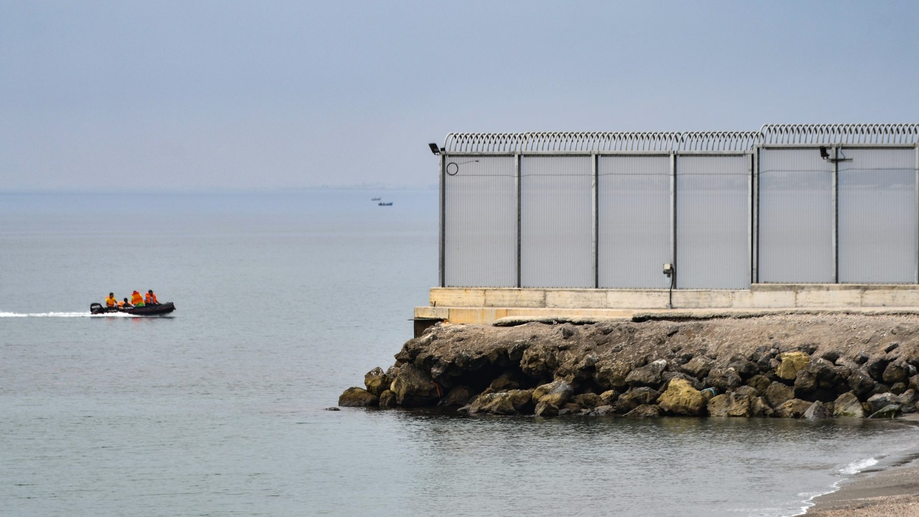 Frontera marítima de Ceuta (ANTONIO SEMPERE / EUROPA PRESS).