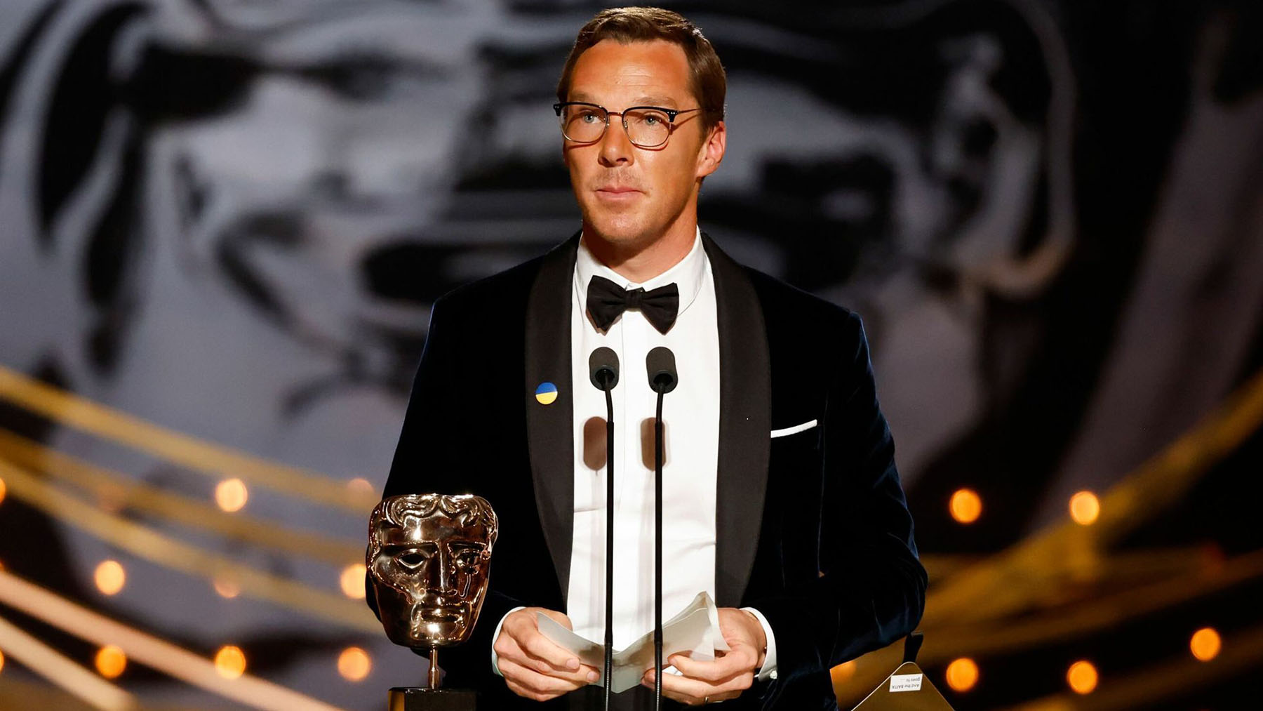 Benedict Cumberbatch recogió el Premio BAFTA a Mejor Directora para Jane Campion
