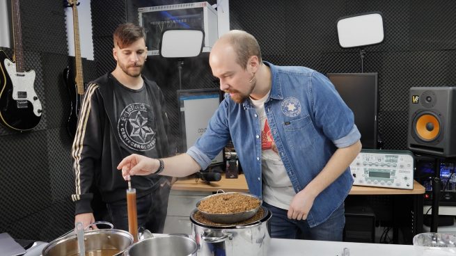 El YouTuber ShaunTrack crea una cerveza a partir de una canción para SON Estrella Galicia