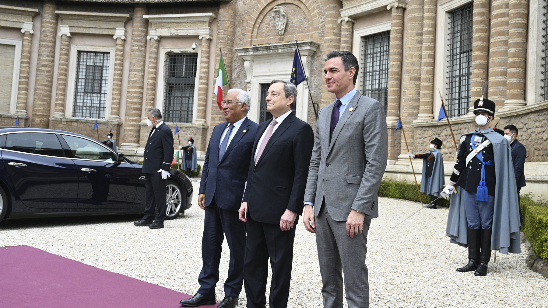 Pedro Sánchez, Mario Draghi y António Costa.