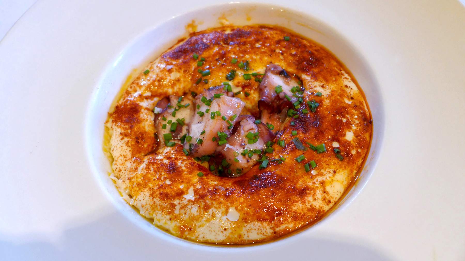Puré de patatas violeta y pulpo