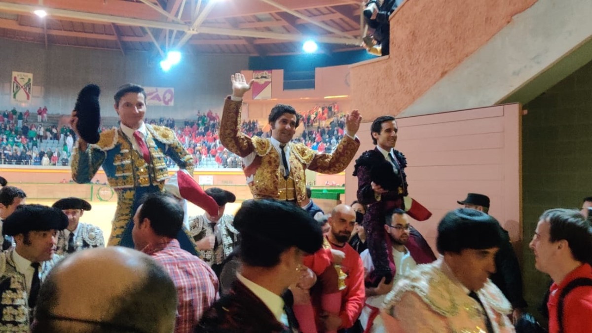 Morante de la Puebla, Diego Urdiales y Juan Ortega han salido a hombros por la puerta grande del ‘Arnedo Arena’.