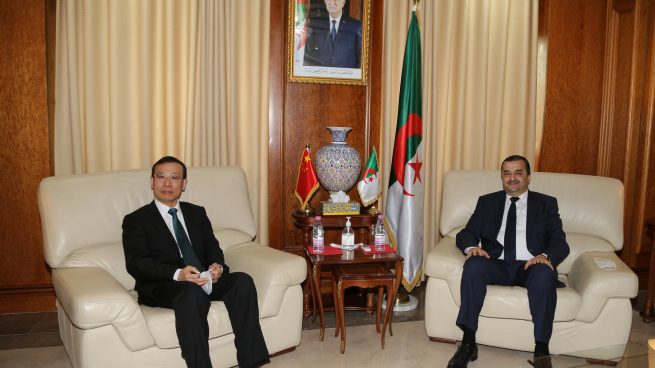 El Ministro de Energía de Argelia y el Embajador de China en el país.
