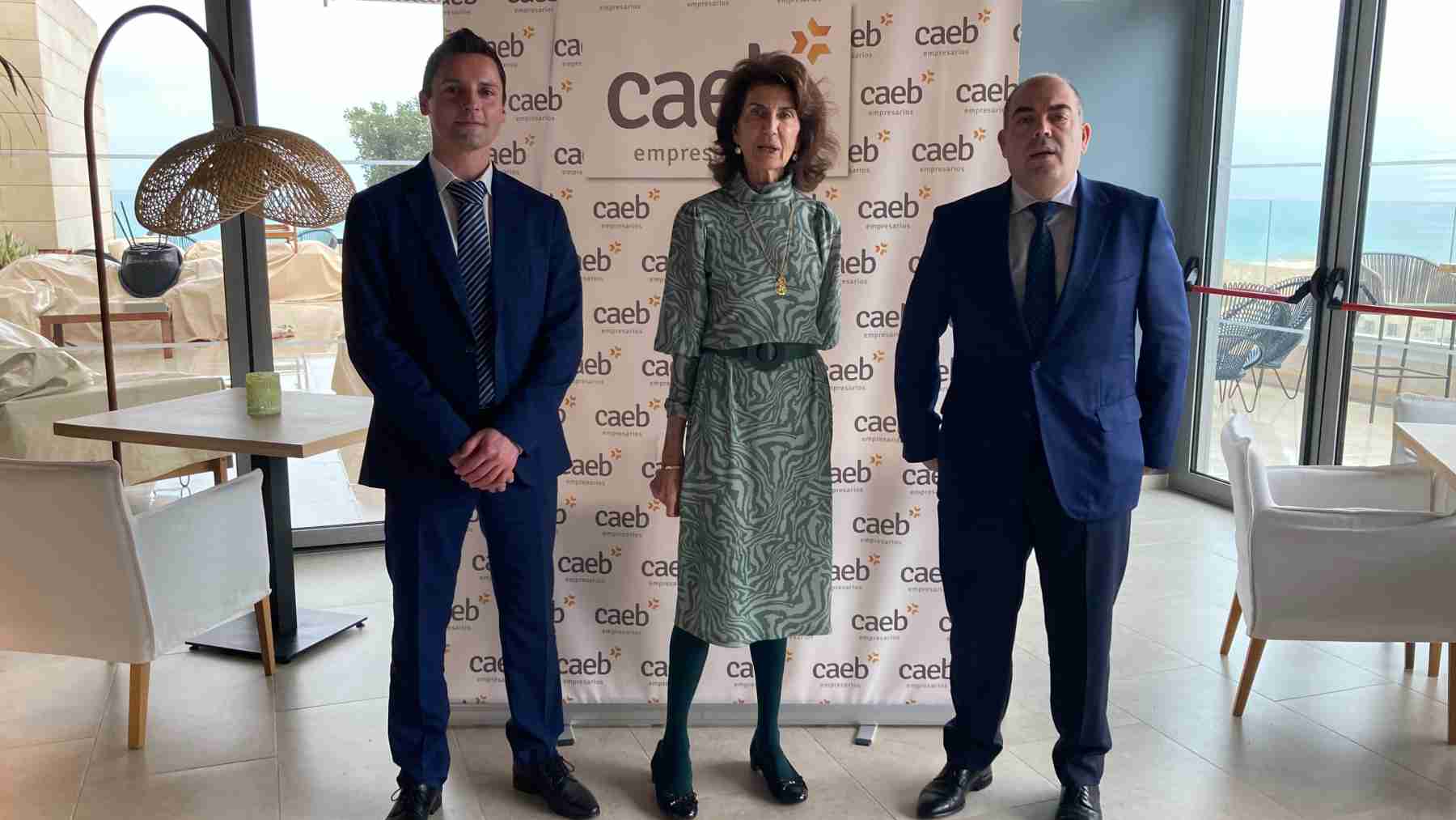 El presidente de ATA Balears, Luis García Sánchez, Carmen Planas, presidenta de CAEB y Lorenzo Amor, presidente de ATA.